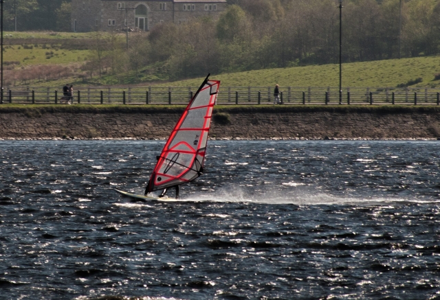  Usando el viento para navegar por el río 
